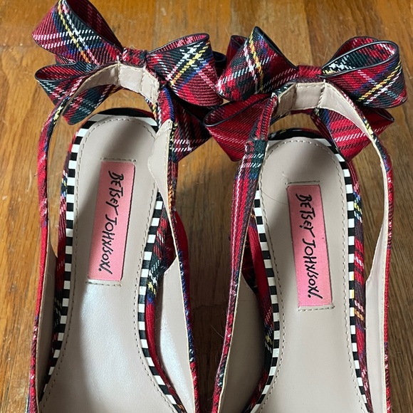 Betsey Johnson Red Plaid Heels with Bow - Picture 3 of 3